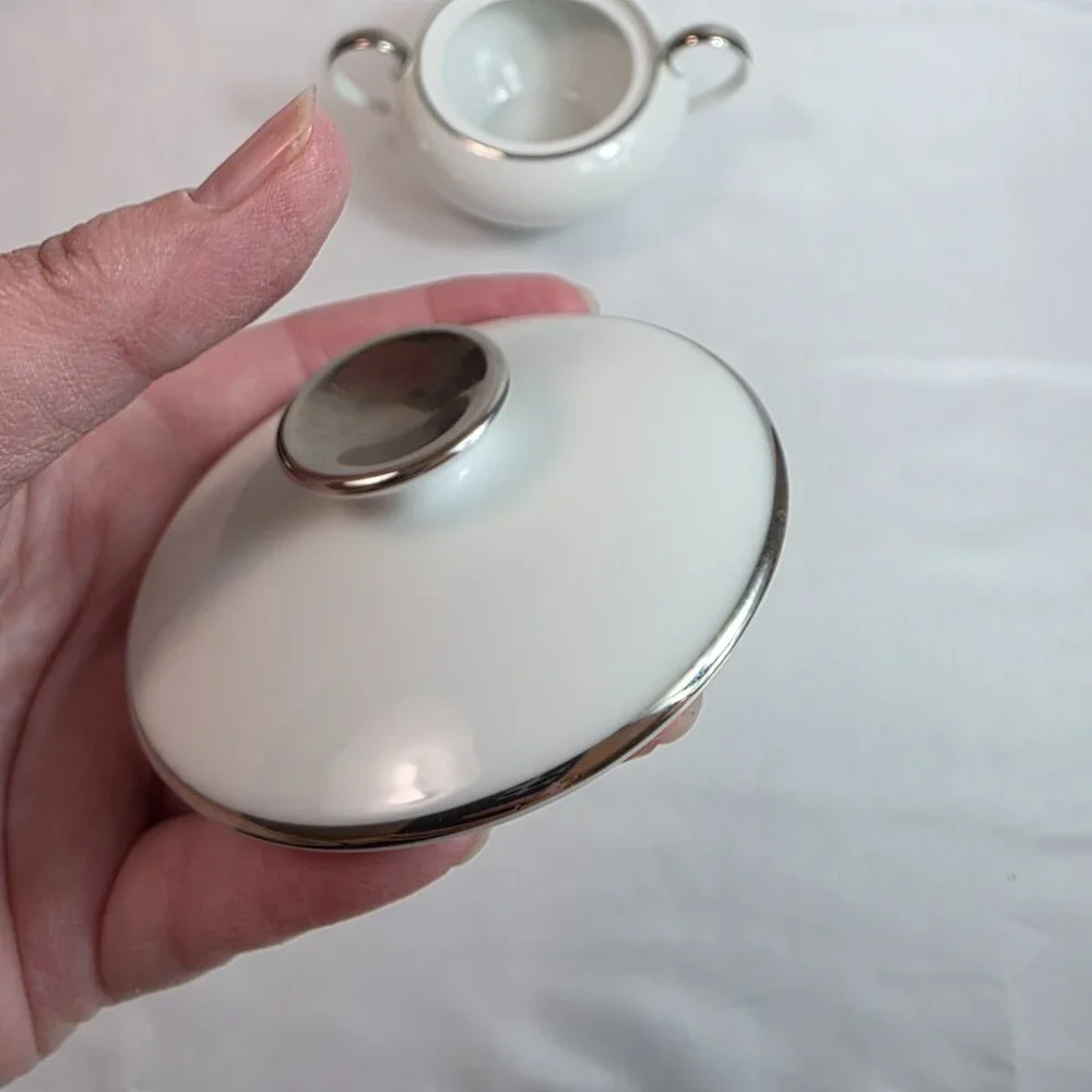 Amcrest Meito Wedding Ring Sugar Bowl & Lid White with Platinum Trim